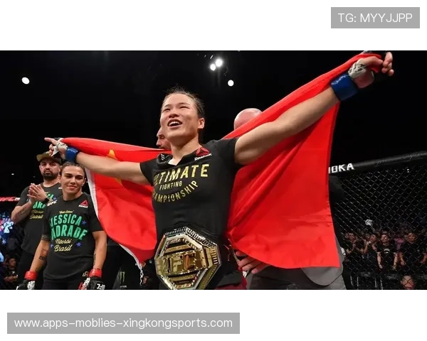 UFC 选手比赛中边打边笑